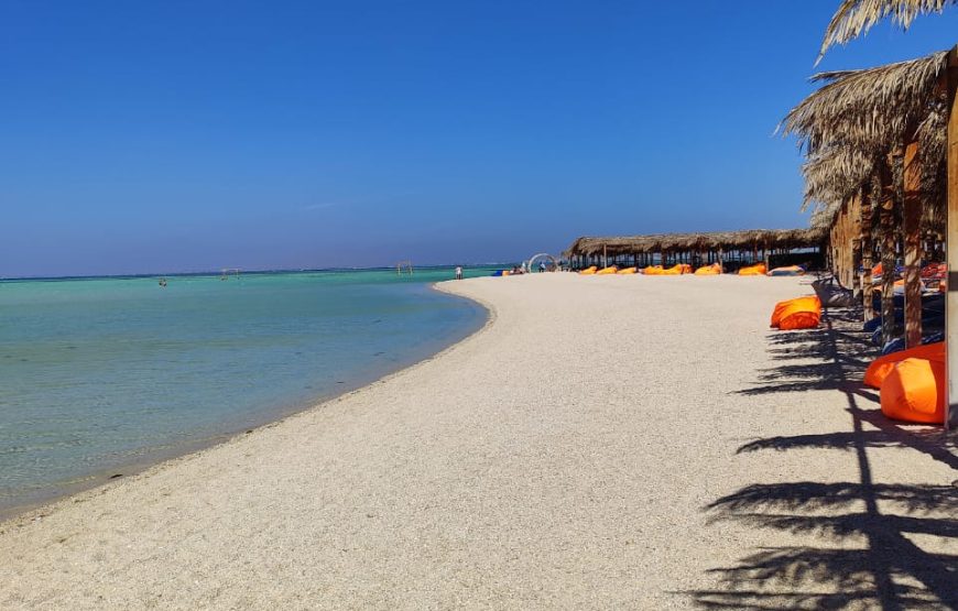 Hurghada: Orange Bay + Parasailing Adventure, Snorkeling and Lunch